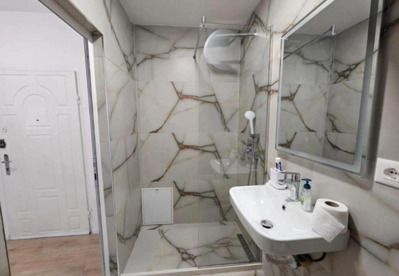 Kalpazo Myslym Shyri Tirana Apartamento Exterior foto